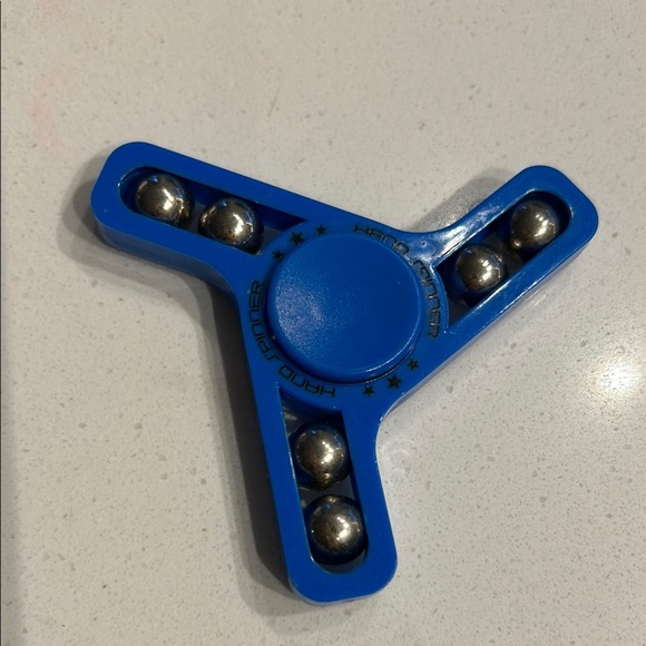 3/$10 Red and Blue Puzzle Spinners for Endless Fun excellent conditions - Picture 5 of 6